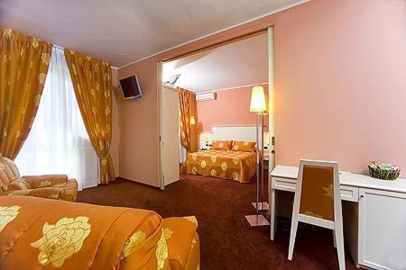 Hotel Ristorante Giordano Cavernago Phòng bức ảnh